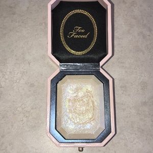 Too Faced Diamond Highlighter